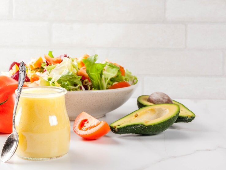 Honig-Senf-Dressing: Rezept für sommerliche Salate