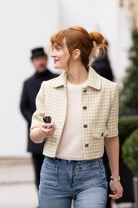 Leighton Meester Tampil dengan Salah Satu Koleksi Pakaian Andalan Blair Waldorf