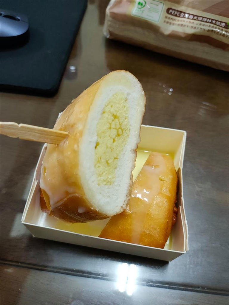 酥炸銀絲卷沾煉乳是台灣特色小吃（圖／翻攝爆怨公社）