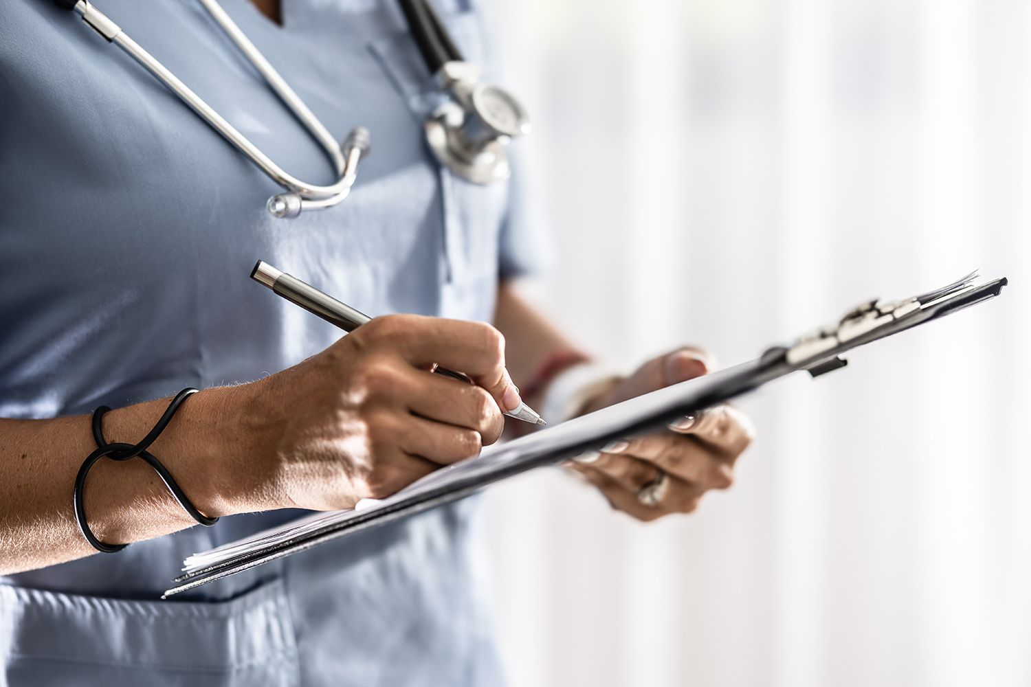 Mom Faked Cancer to Swindle Partner Out of 32,000 for 'Treatment