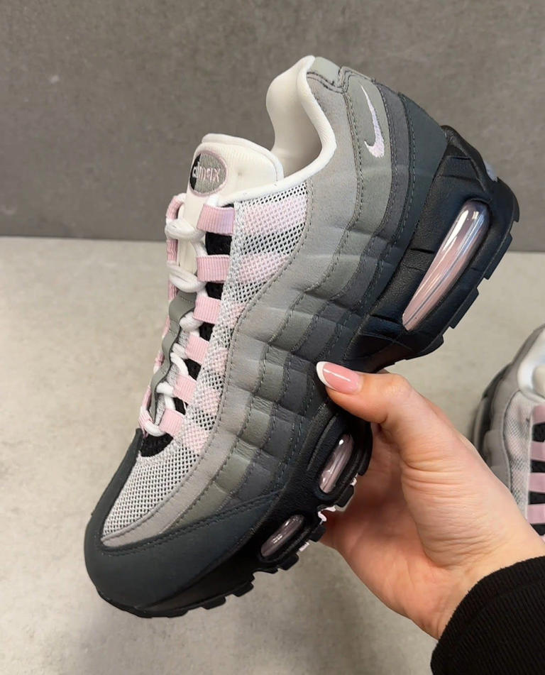 靴 W NIKE Air Max 95 Big Bubble Pink Foam Nike Air Max 95 'Pink Foam' Set to Receive Big Bubble