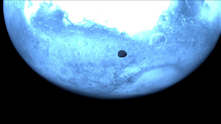 Tiny Mars moon Deimos gets a rare close-up, thanks to Europe's Hera ...