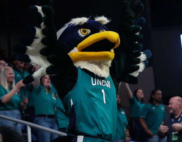 What we learned from UNCW basketball #39 s season opening blowout of Mount