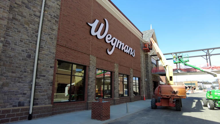 wegmans open july 4th