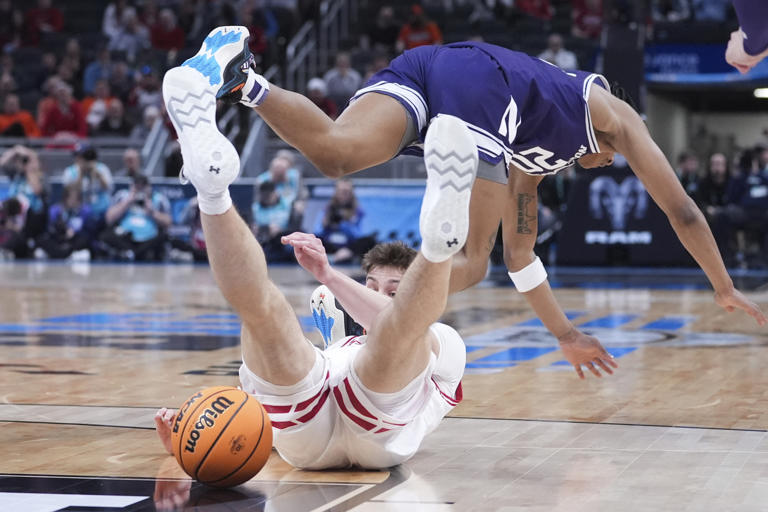 Nolan Winter and John Tonje lead No. 18 Wisconsin over Northwestern 70-63