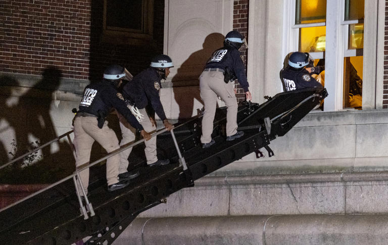 Columbia University says it expelled some students who seized building ...