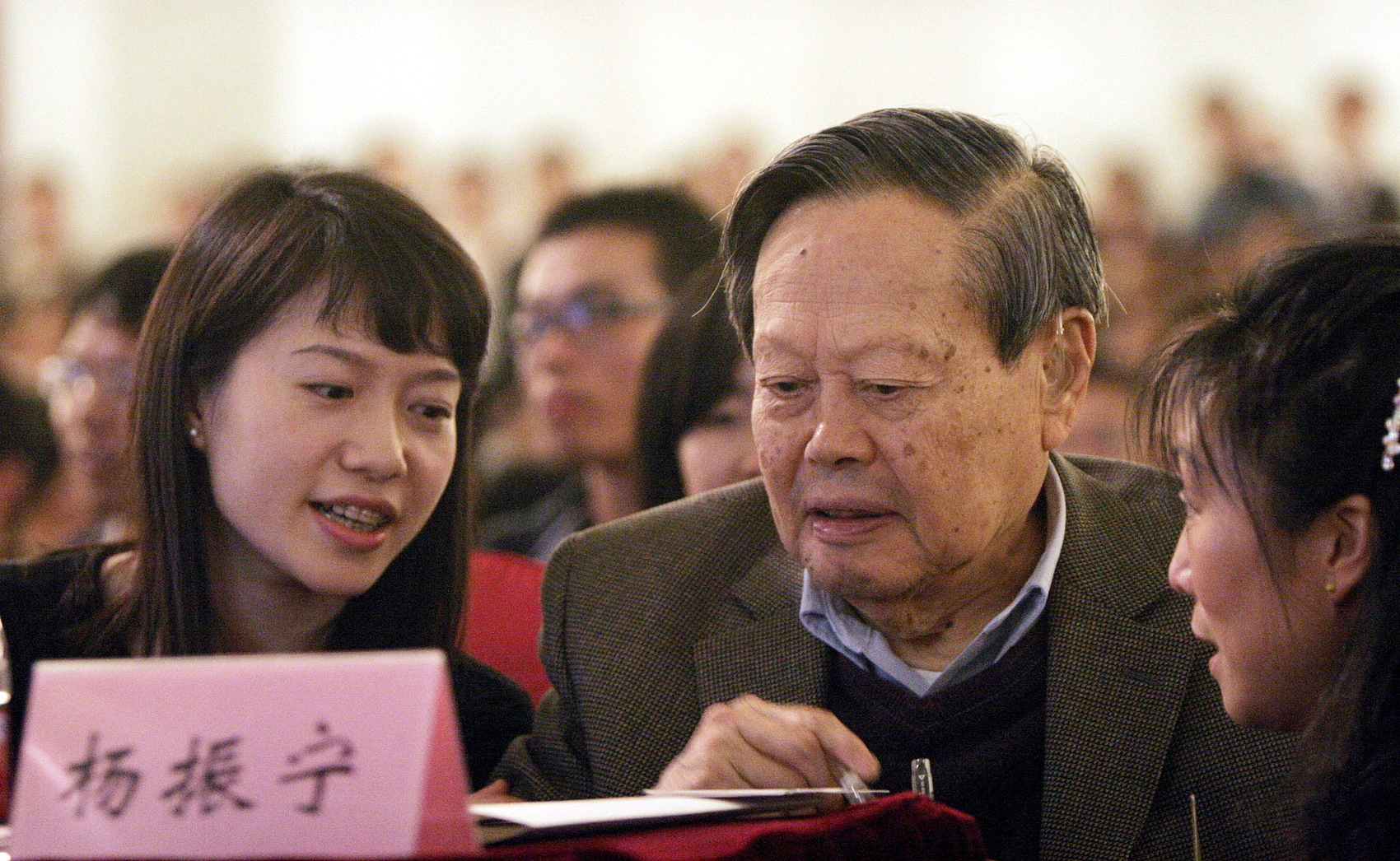 杨澜采访杨振宁：“您去世之后，翁帆怎么办？”杨振宁的回答太通透了！