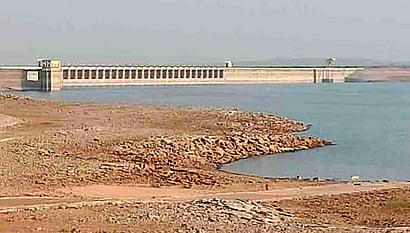 The Nagarjunasagar reservoir's water level is steadily decreasing and is currently at 538.60 feet compared to its full level of 590 feet.