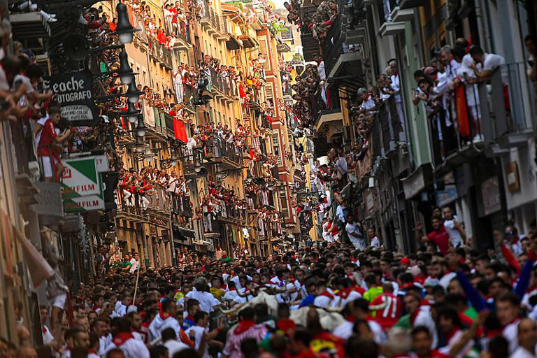 Las ciudades españolas quieren frenar el exceso de turismo haciendo que sea más caro visitarlas. Copyright The Associated Press. All rights reserved