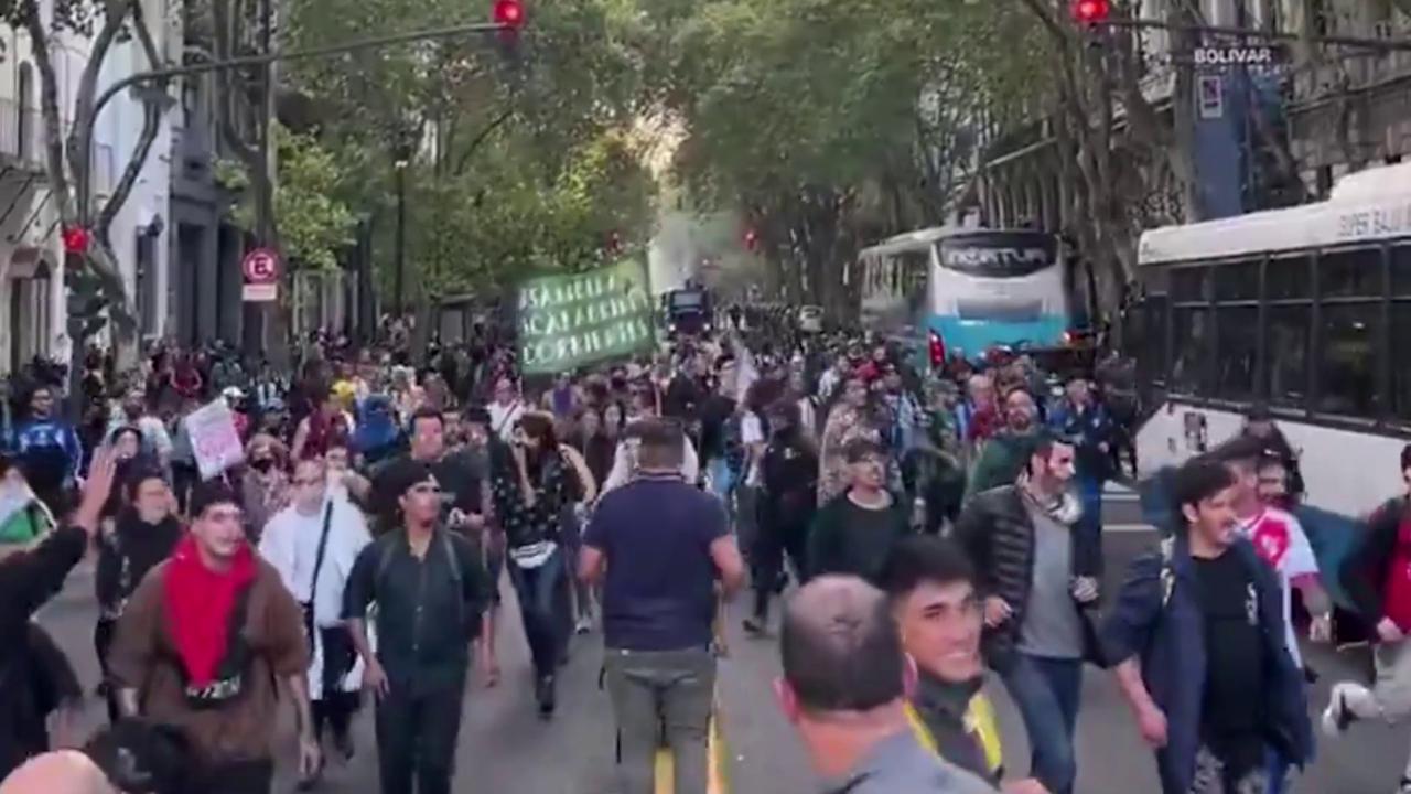 Argentina riot police unleash water cannon on protesters