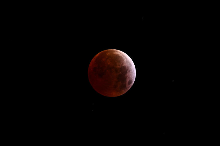 total-lunar-eclipse-shines-eerie-red-in-night-sky-see-photos-of-rare