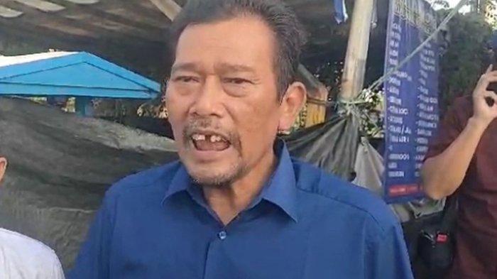 KADIS KRITIK DEDI MULYADI. Sosok Kepala Desa Srijaya di Tambun Utara, Kabupaten Bekasi, Canih Hermansyah menyebut Dedi Mulyadi sebagai gubernur otoriter karena buat gaduh pada Jumat (14/3/2025). (KOMPAS.com/ACHMAD NASRUDIN YAHYA)