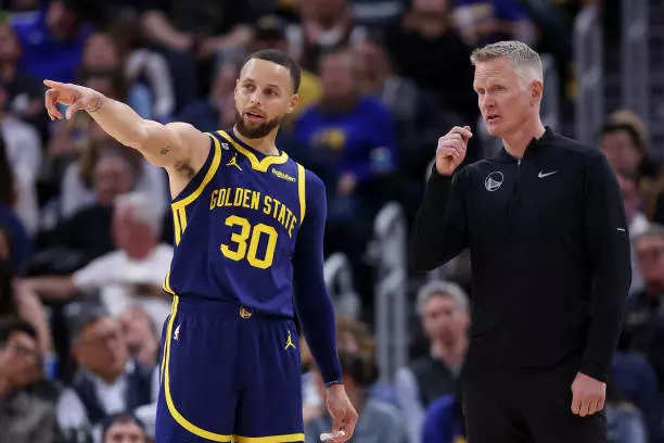 LeBron James reacts to Stephen Curry’s 4,000 3-Pointers amid Steve Kerr