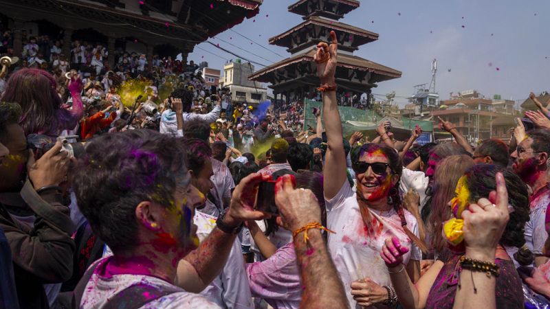 Fête des Couleurs: L'Inde et le Népal Célébrent l'Holi