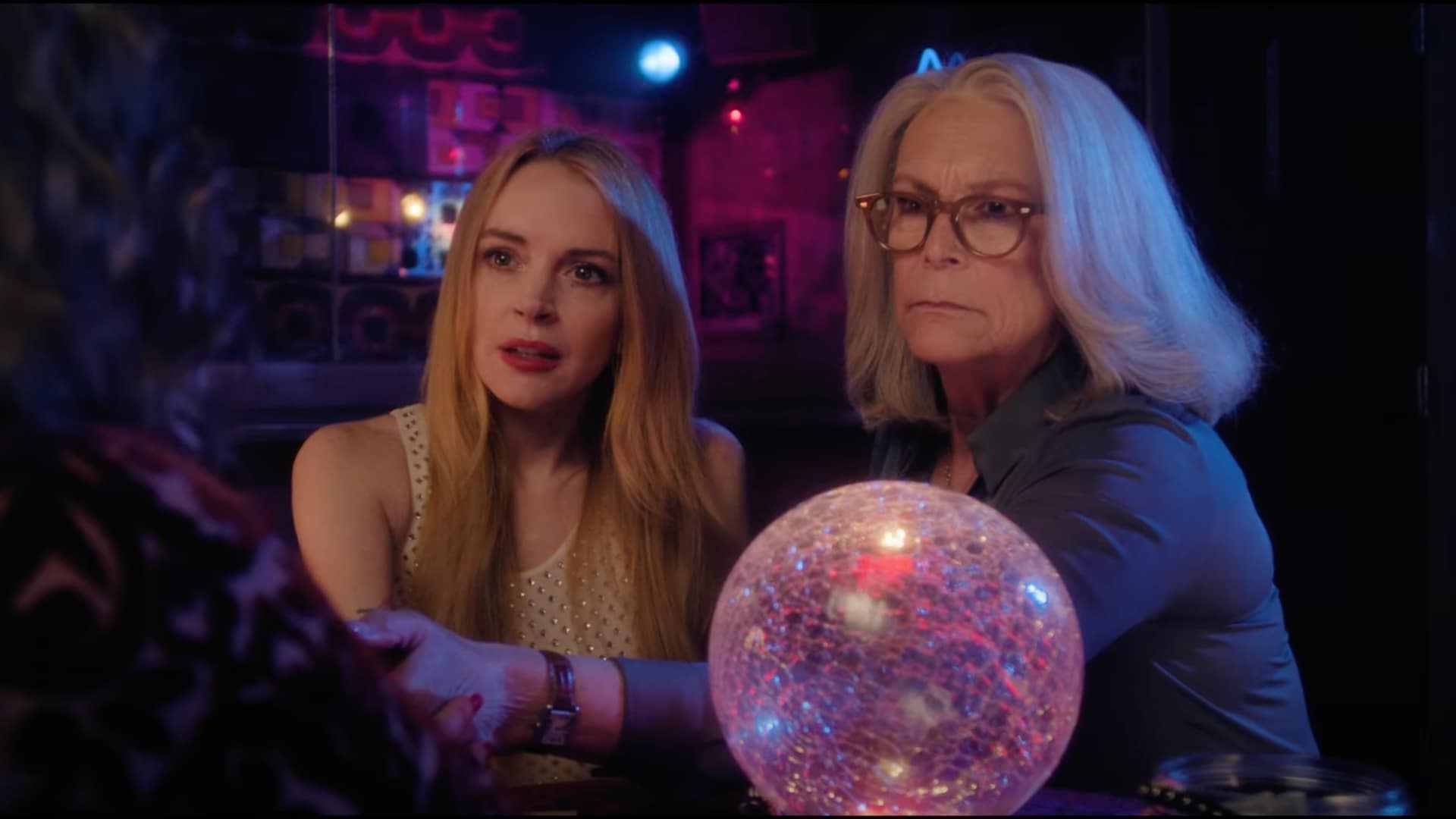 'Freakier Friday' Trailer Jamie Lee Curtis and Lindsay Lohan are back(00)
