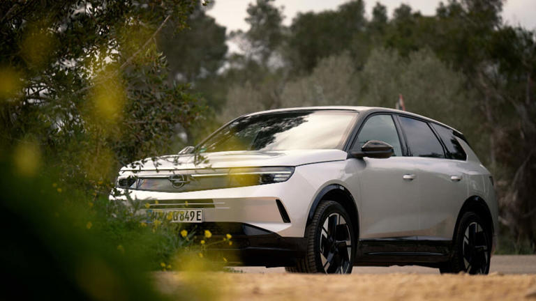 Vox „auto mobil“ am 16.03.25: Wie weit kommt Opels PHEV rein elektrisch?