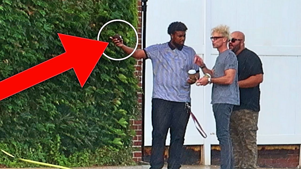 Witness this magician shamelessly snatch a stranger's wallet in this ...