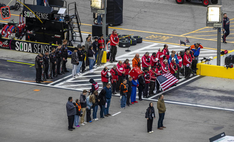 Heim battles rain stoppages, wins Las Vegas NASCAR truck race — PHOTOS