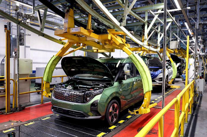 Ford Otosan Romanyada elektrikli araç üretimine başladı