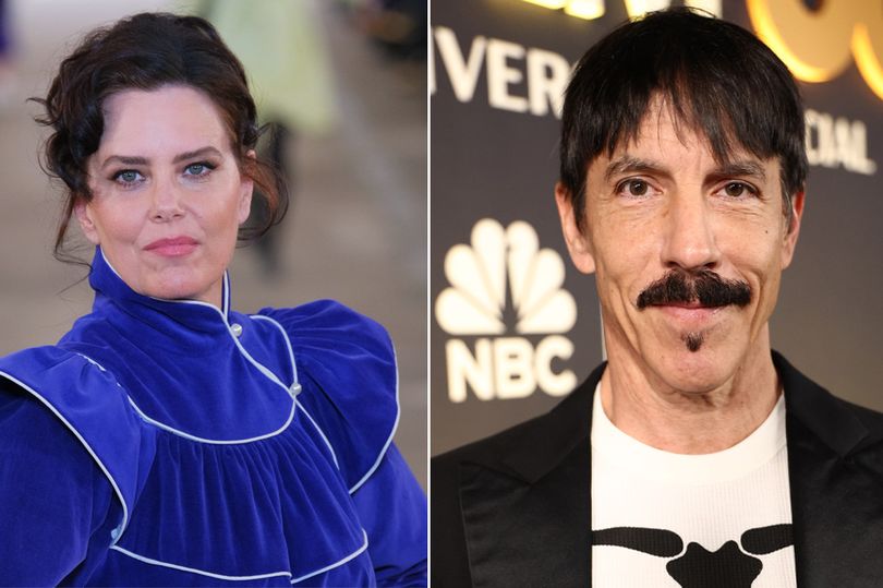 Ione Skye says she Anthony Kiedis after he left her to have(00)