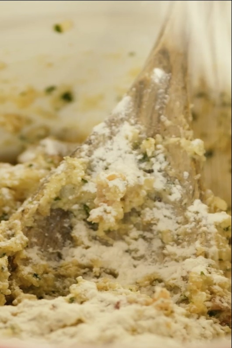 Würzige Semmelknödel mit Sauerkraut