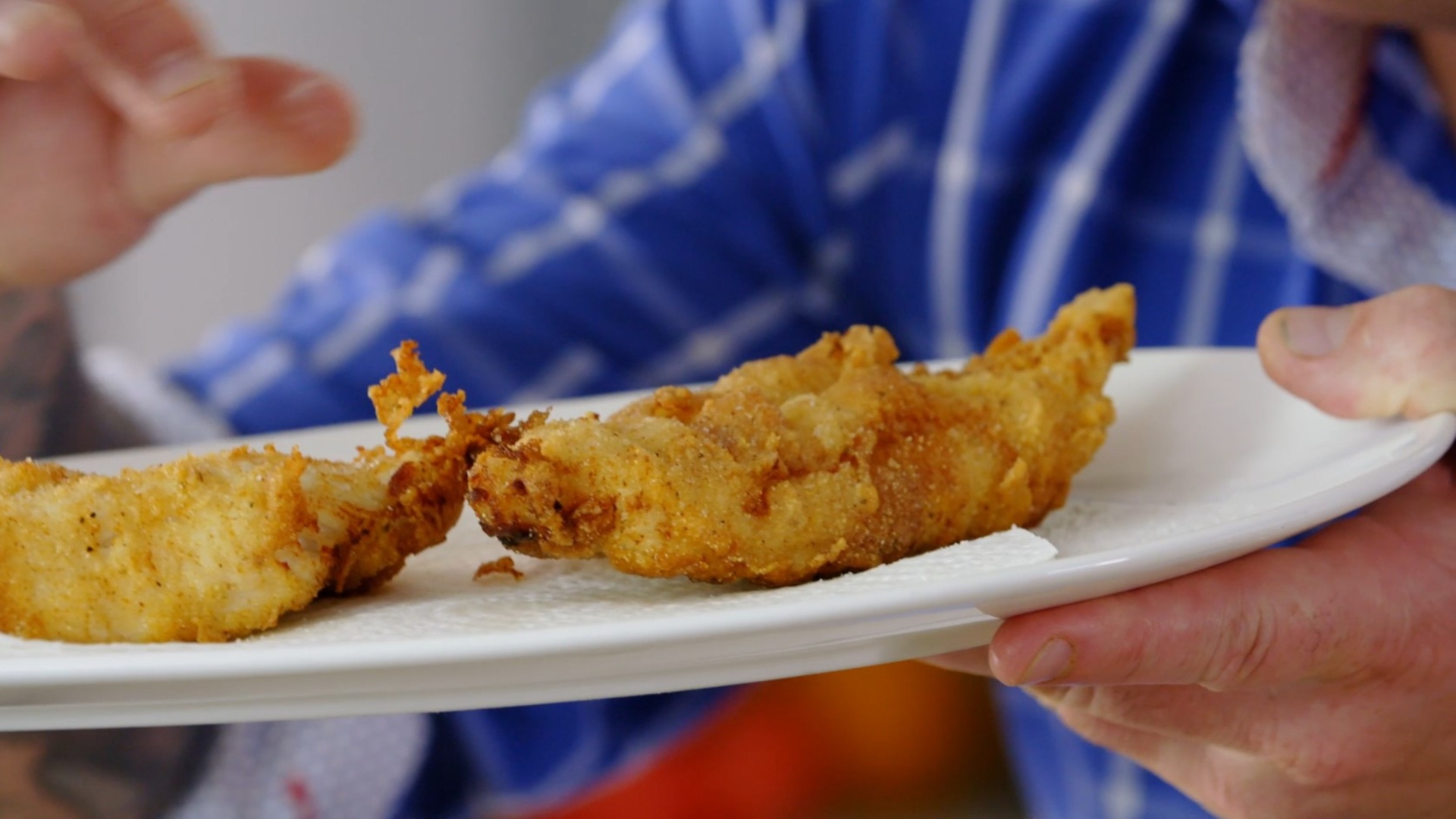 Knusprig mit Buttermilch gebratener Wels Rezept