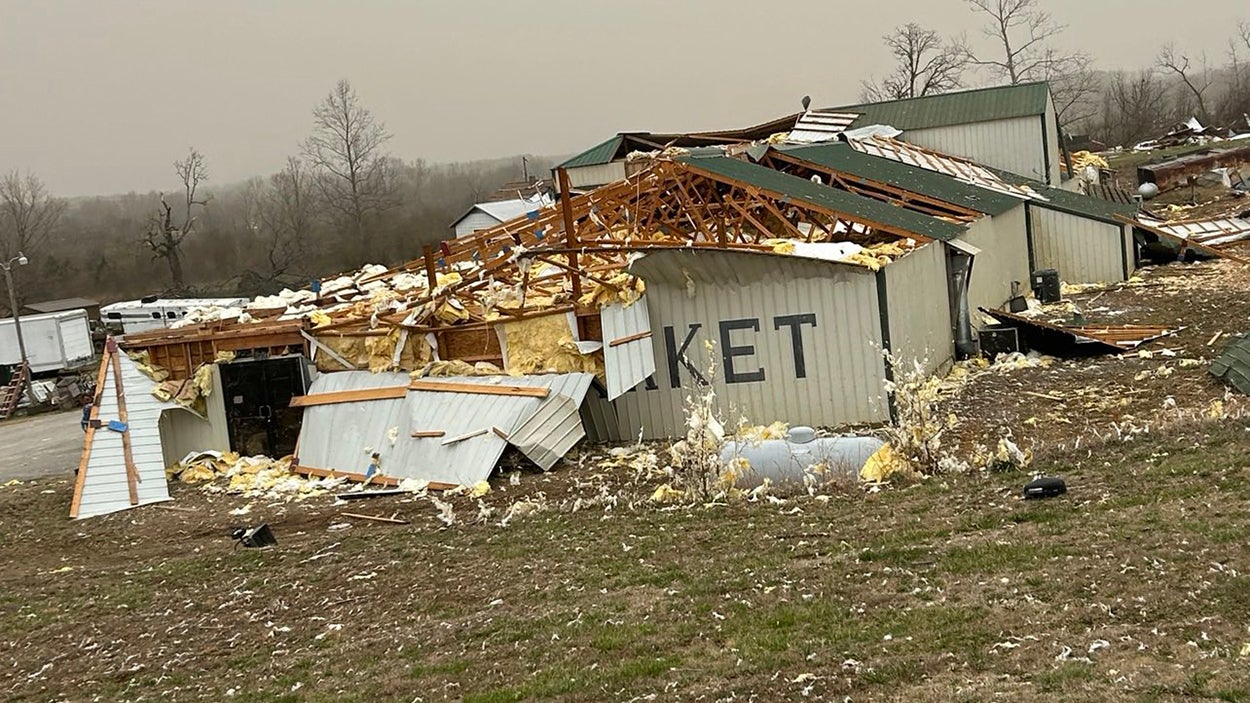 More than 20 dead after violent tornadoes rip across Missouri, South(00)