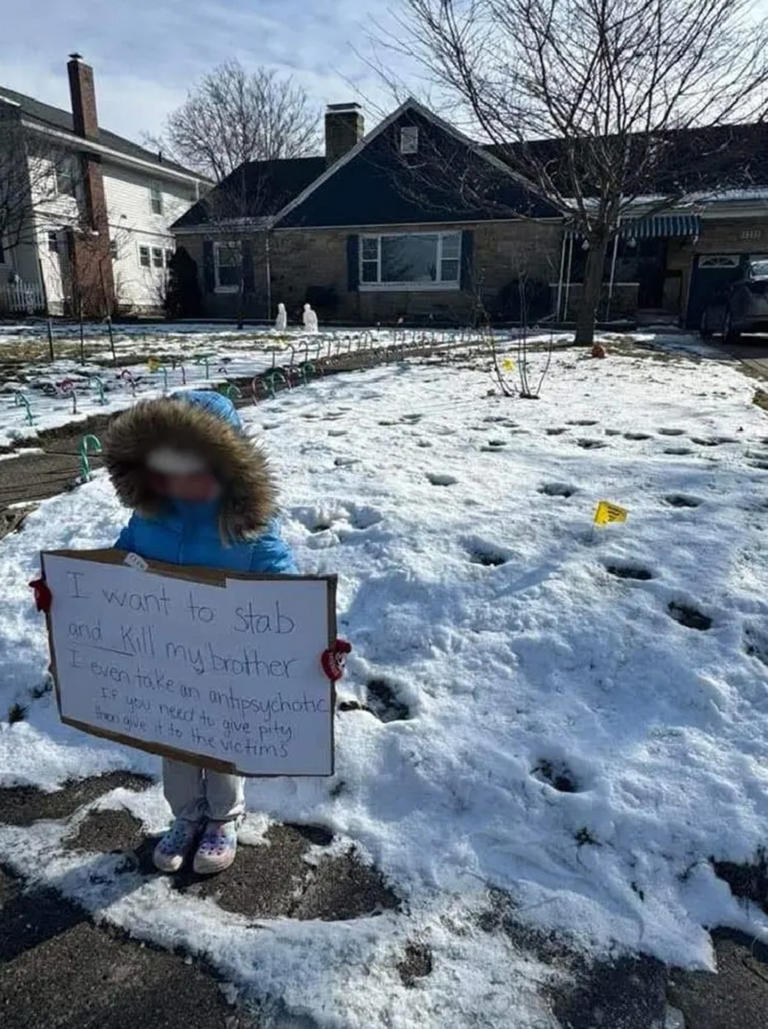 Indiana cop allegedly forced daughter to hold ‘I want to stab and Kill