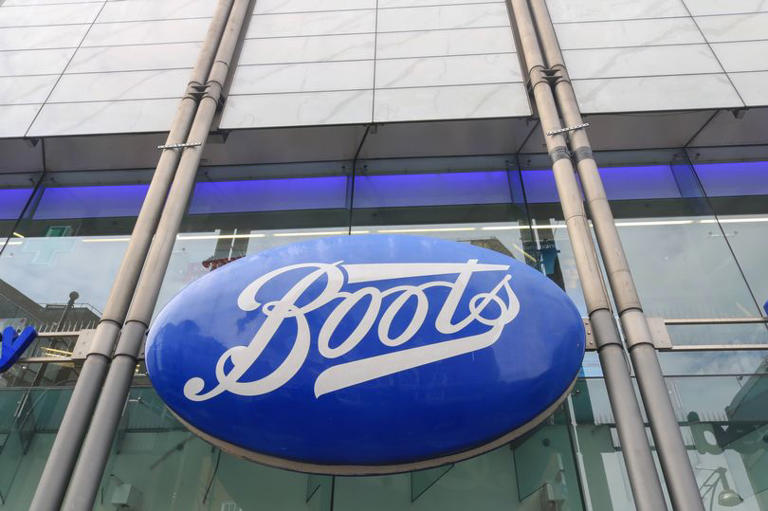 Boots issues urgent recall of paracetamol tablets due to 'packaging error'