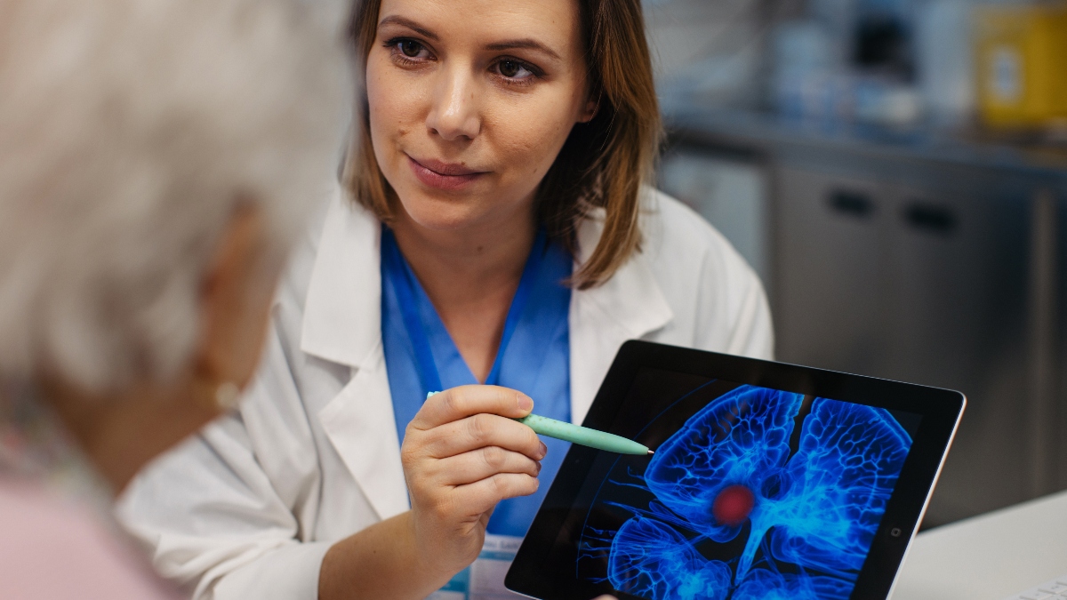 Mini Stroke Symptoms a Neurologist Says You Shouldn't Ignore