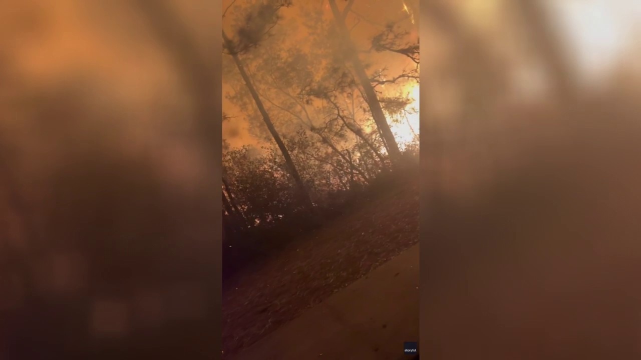 Video shows flames around South Carolina residents fleeing wildfire(02)