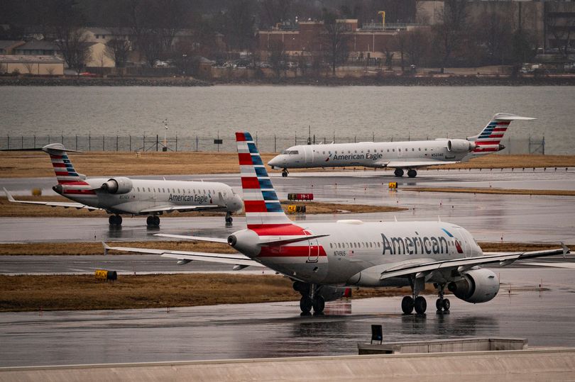 Planes landing at Washington Reagan National Airport sent mystery false(02)