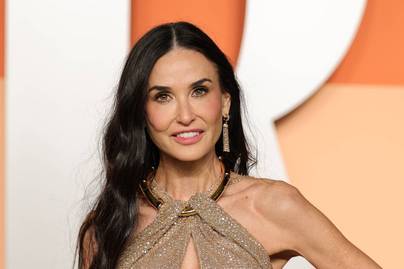 Demi Moore arany estélyiben ragyogott az Oscar-gála afterpartiján