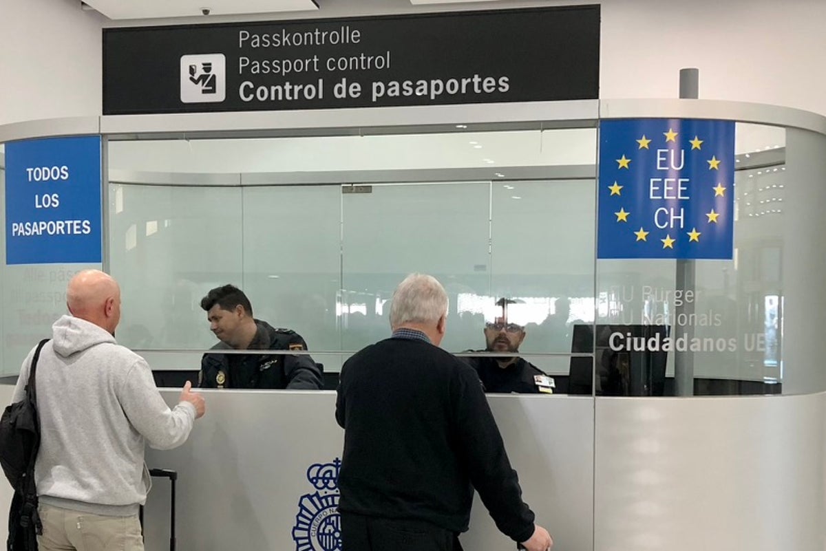 Will UK-EU deal really result in British travellers using e-gates at EU ...