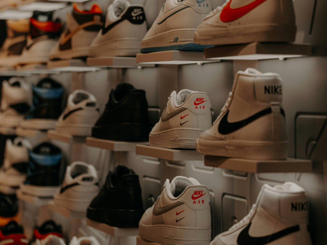 nike old school shoes mens