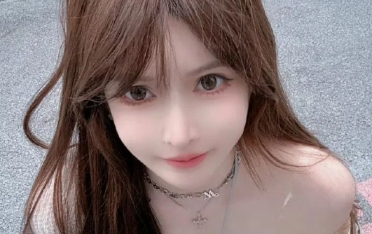 初代二次元主播复归直播，称当主播更适合自己，网友：没钱想我们了