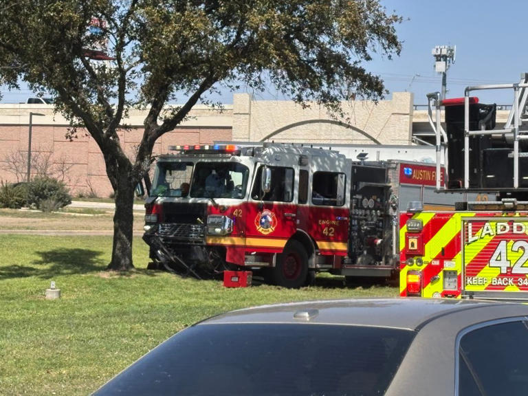 1 dead after crash involving Austin fire truck near airport