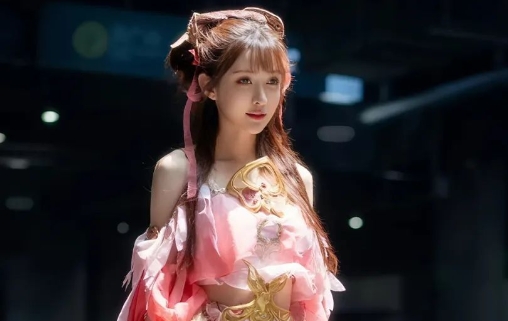 初代二次元主播复归直播，称当主播更适合自己，网友：没钱想我们了