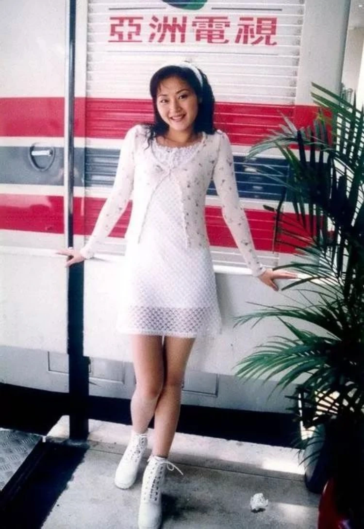 “美腿女神”万绮雯：19岁获选亚姐，拒7位数片酬，如今坦言山里的生活很好