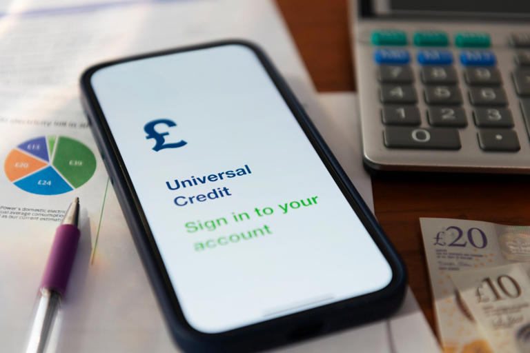 Universal credit website goes down leaving users unable to access accounts