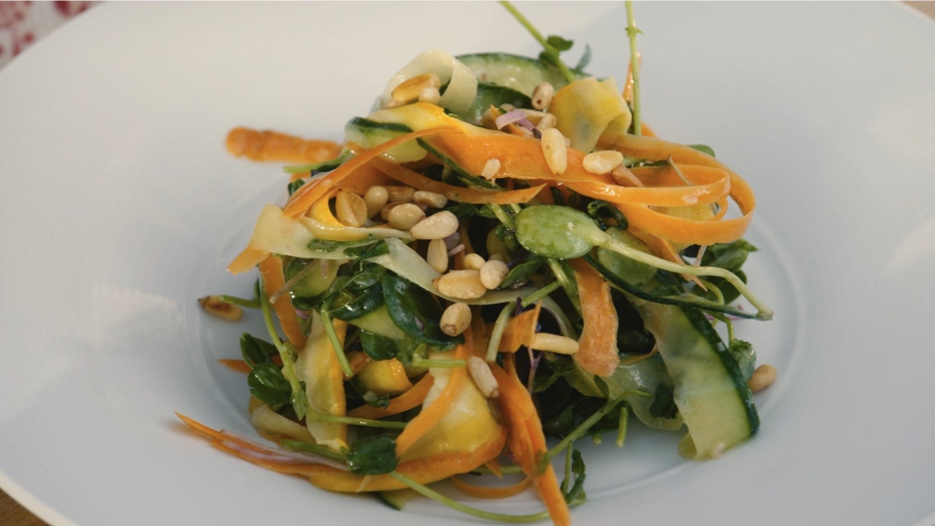 Frischer Sprossensalat mit pikanter Vinaigrette