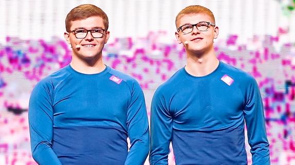 Les Enfoirés : les frères Lebrun révèlent pourquoi leur micro est "coupé" !