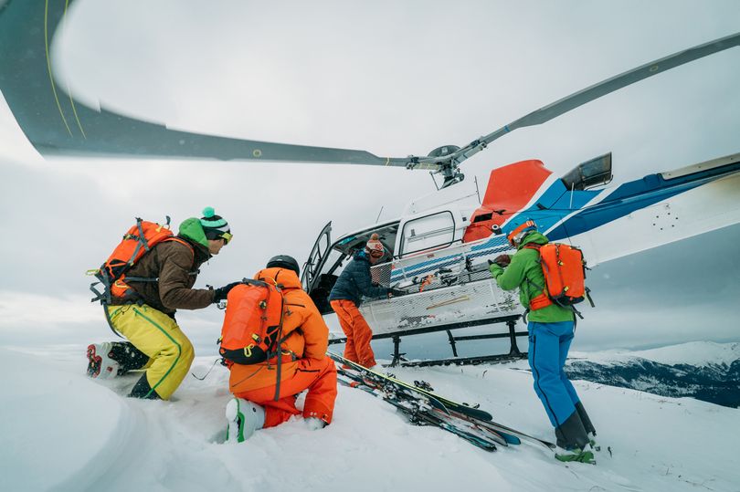 Three heliskiers die in massive avalanche near Girdwood, Alaska