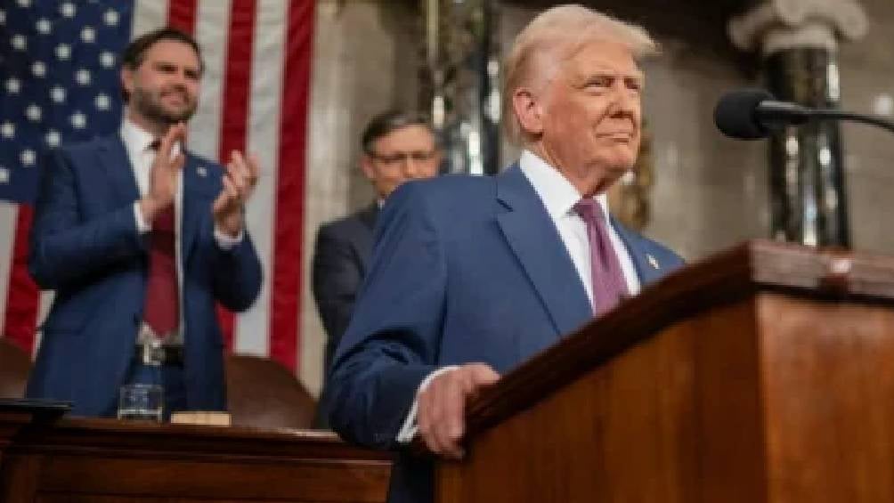 Trump presentó una propuesta engañosa a Groenlandia, en la que ofrecía protección y prosperidad a su población./ RS 