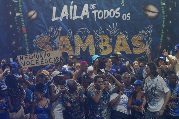 Festa na quadra da campeã, em Nilópolis; escola prestou homenagem ao ex-diretor de carnaval Laíla, morto em 2021. Foto: Pedro Kirilos/Estadão
