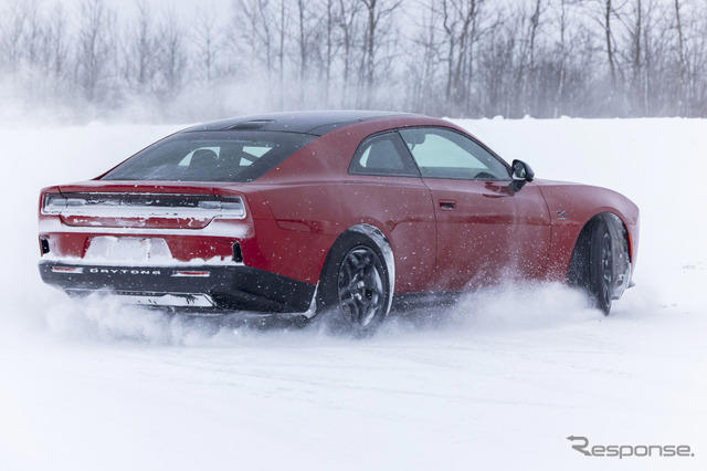15秒でわかる］ダッジ『チャージャー』新型…アメ車でも雪道OK