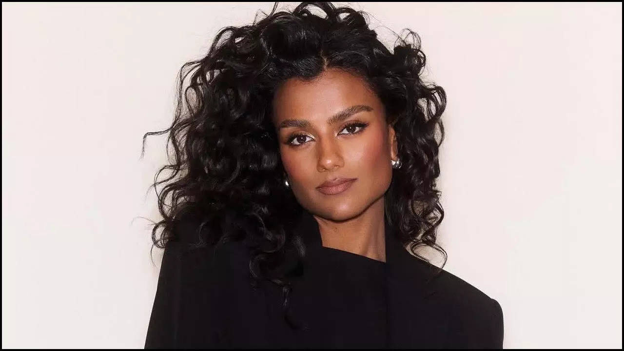 Simone Ashley embraces her “Single Era” after splitting from Tino Klein