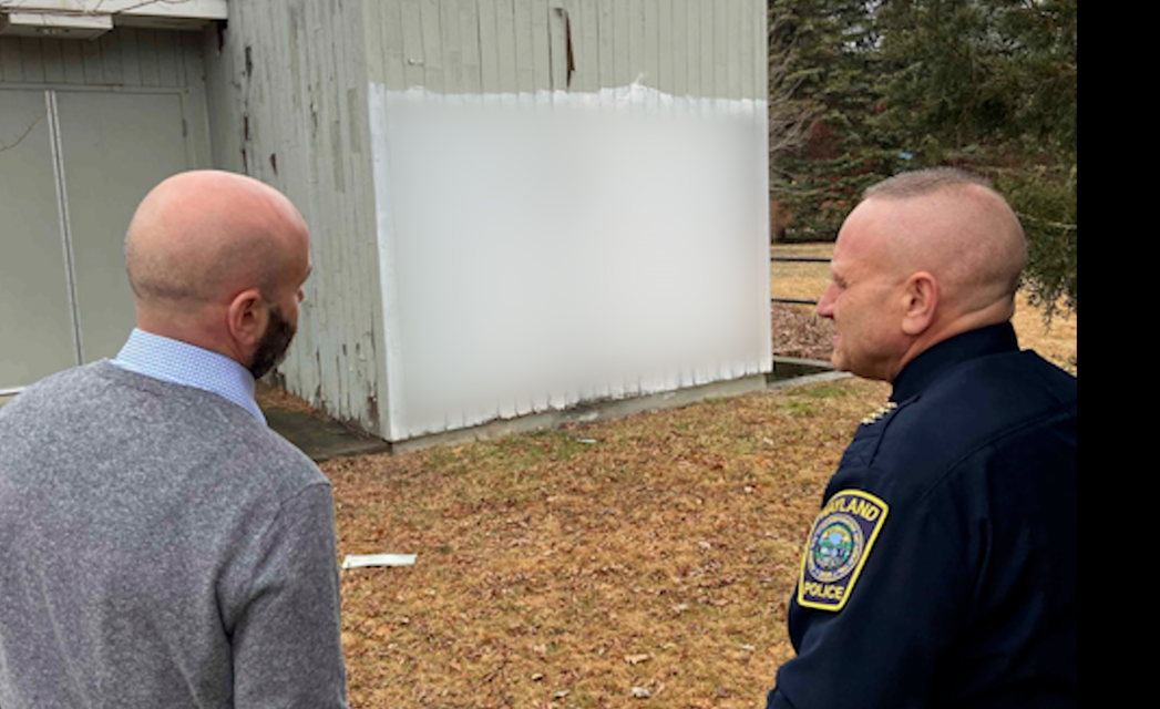 Swastika spraypainted on building in Mass. town, police say(02)