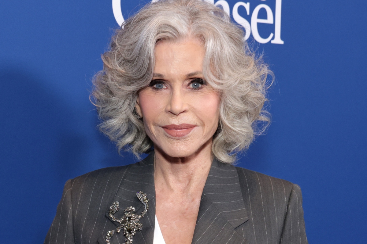 Jane Fonda Recalls Scaring a Bear Away From Grandson's Crib After It(01)