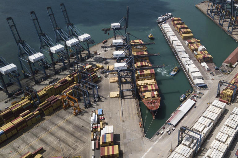 Panama Port Deal Plants U.S. Flag in China-Dominated Sector